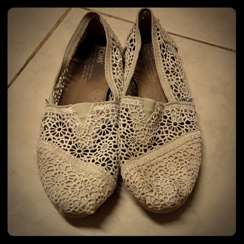 Lace Tom's